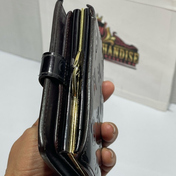 Louis Vuitton Kisslock Wallet in Amarante, preloved. - Picture 8 of 16